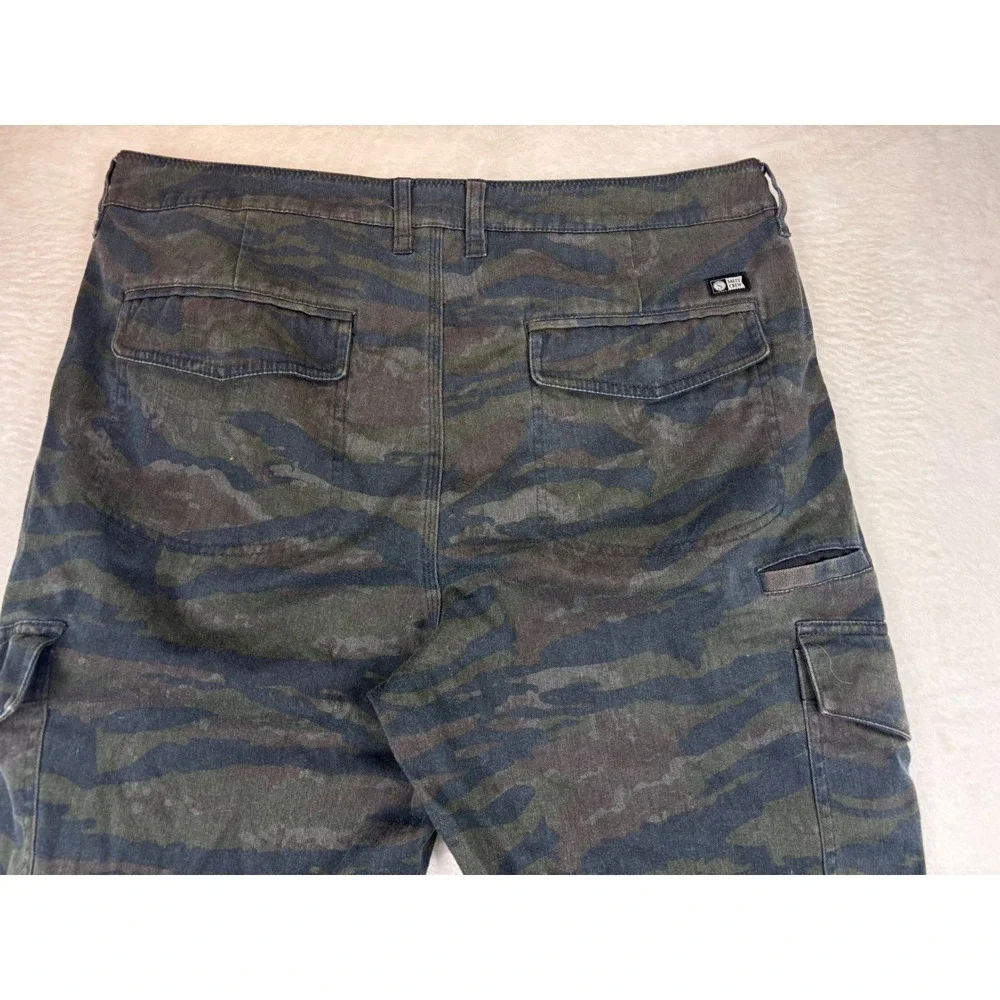 Salty Crew Mens 34x32 Cargos Tiger Stripe Dark Camo Cargo Pants Dark Green Brown
